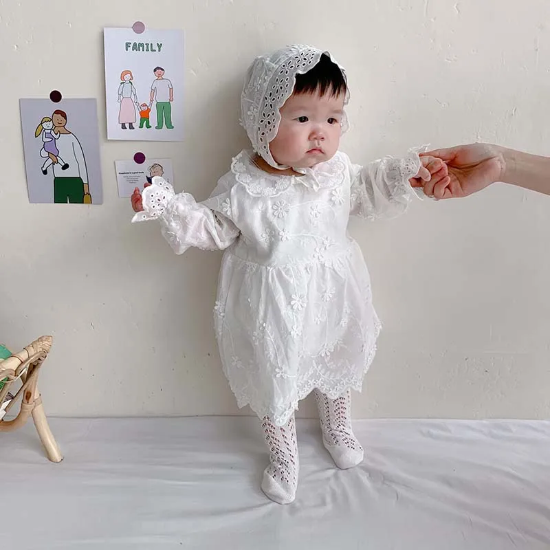 Jackor baby bodysuits vit baby flicka kläder blomma broderi baby jumpsuit flickor klänning med hatt prinsessan kläddräkt