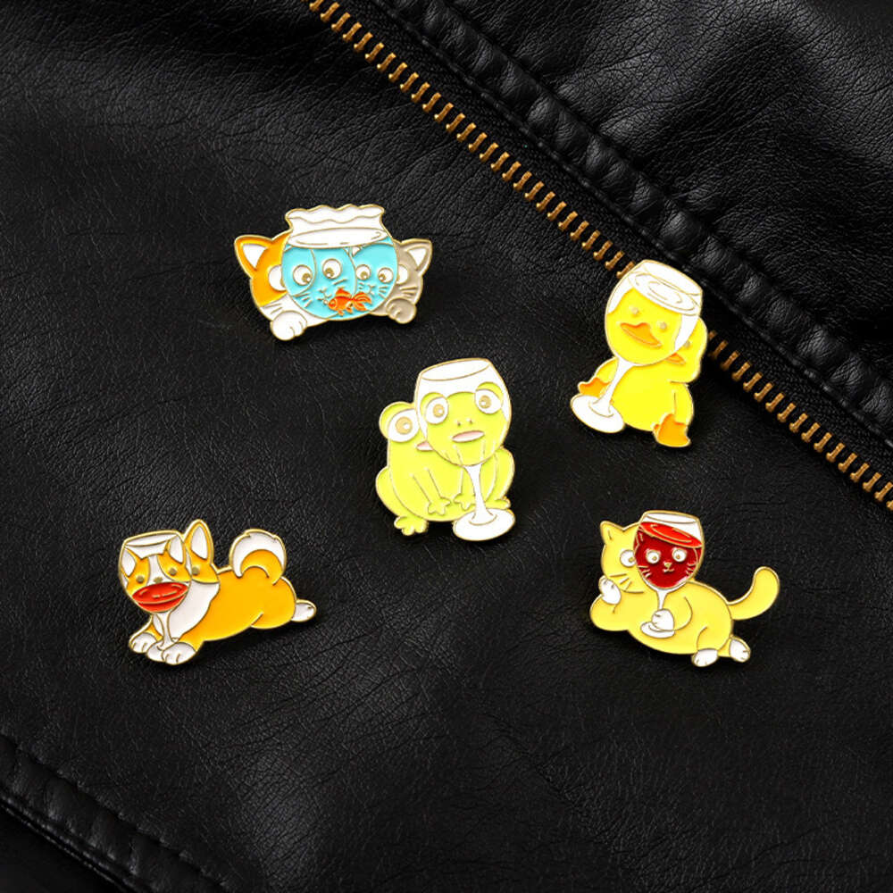 New Alloy Animal Brooch Creative Cartoon Wine Glass, Yellow Duck Shape, Oil Dripping Badge, Clothing Accessories