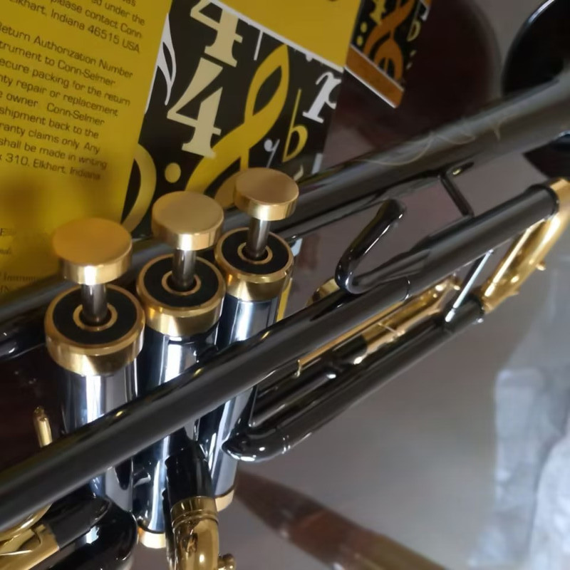 Högkvalitativ svart trumpet snidad mässing svart nickel guld mässing bb trumpet professionell trumpet instrument horn trumpeter