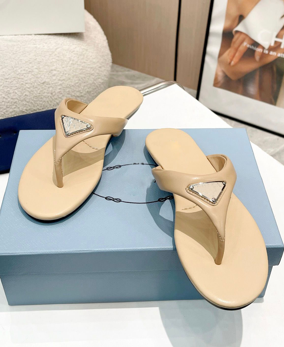 Summer Casual Daily Walking Women Triangle Padded Leather Thong Sandals Shoes Beach Flip Flops Lady Beachwear Outdoor Slippers Size 35-43