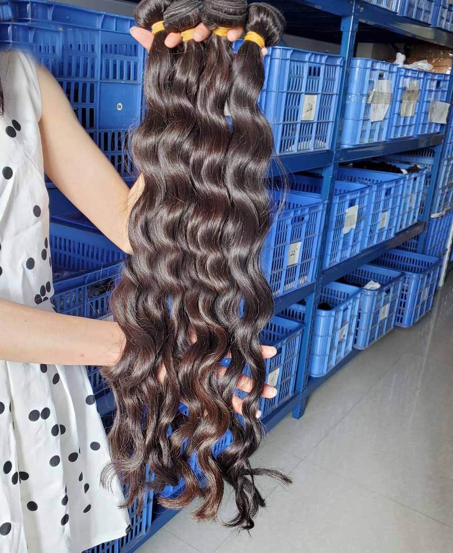 Fasci di capelli umani grezzi vietnamiti lunghi bagnati e più ondulati castano scuro naturale, 3 pezzi, trame luminose