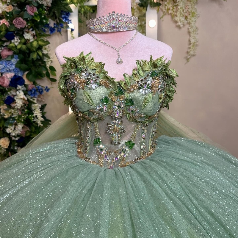 Sage Green Shiny Sweetheart Quinceanera klänningar Pärlor Applique spetsar med Cape Tull Sweet 15 födelsedagsfest bollklänningar