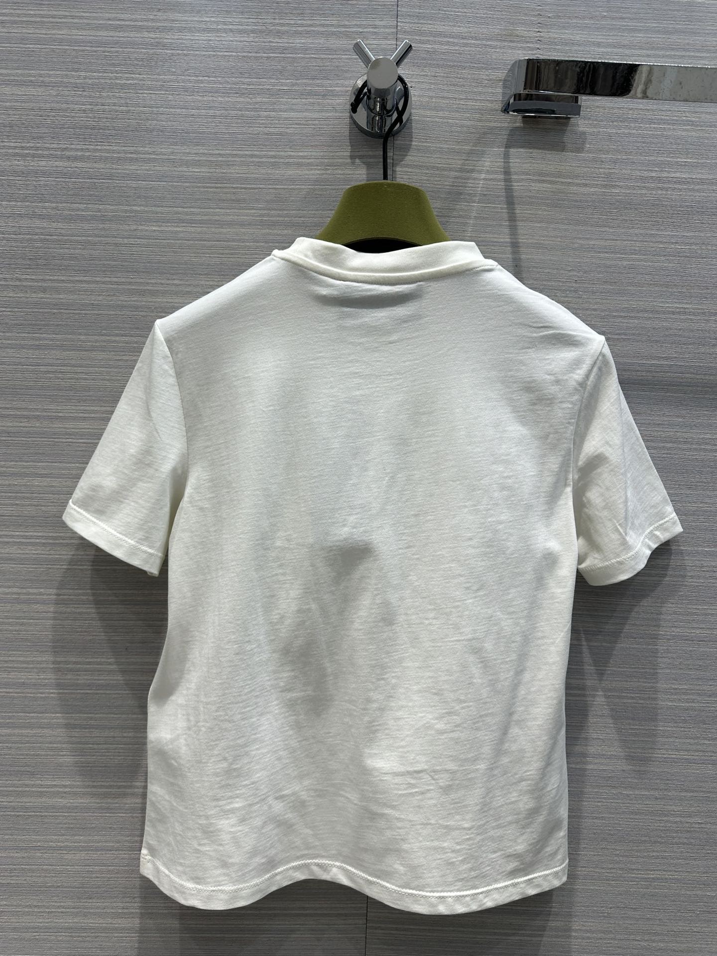 Женская футболка в том же стиле, новинка 2024 года, весна-лето, с круглым вырезом и коротким рукавом, модная футболка с подиумом в Милане, дизайнерские топы 0302-6