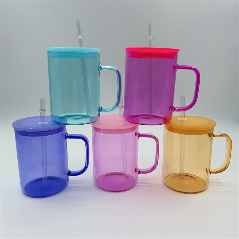 Tasses en verre transparentes colorées de 17 oz par sublimation avec poignée, gobelet de camping, pot de jus, boisson glacée, canette de bière, verres, tasses à café avec couvercles en plastique, pailles
