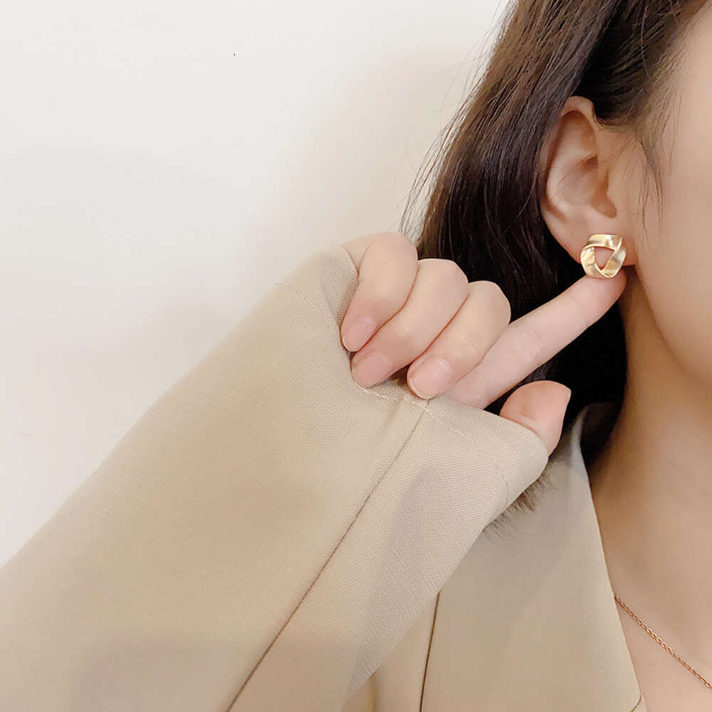 Design Sense Women's S Sier Needle Light Minimalist Asian Gold Super Immortal Ring Simple Cold Style Earrings