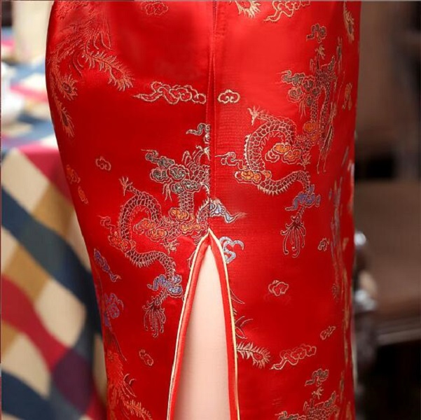 Großhandel im neuen chinesischen Stil Vintage Damen Seidensatin Lange Cheongsam Stickerei Blumenröcke Damen Freizeitkleid Hochzeit Abend Party Kleider Größe S-6XL