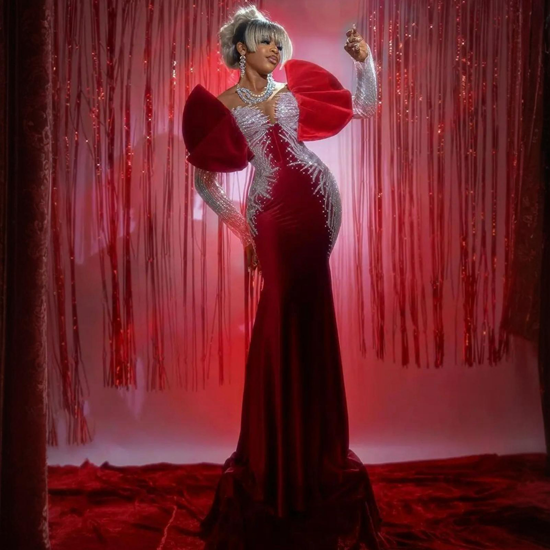 Afrikanische Aso Ebi-Abschlussballkleider, rote Abendkleider für schwarze Frauen, transparenter Ausschnitt, lange Ärmel, formelle Abendkleider für besondere Anlässe, Geburtstagskleid mit Perlenspitze, AM446