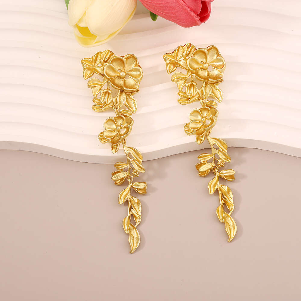 New Fashionable Elegant Simple and Casual Style, Metal Flower Personalized Earrings, Yiwu Jewelry for Women