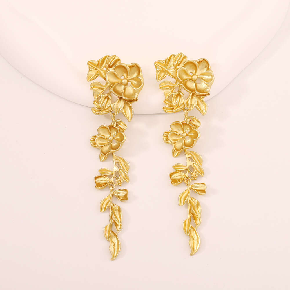 New Fashionable Elegant Simple and Casual Style, Metal Flower Personalized Earrings, Yiwu Jewelry for Women