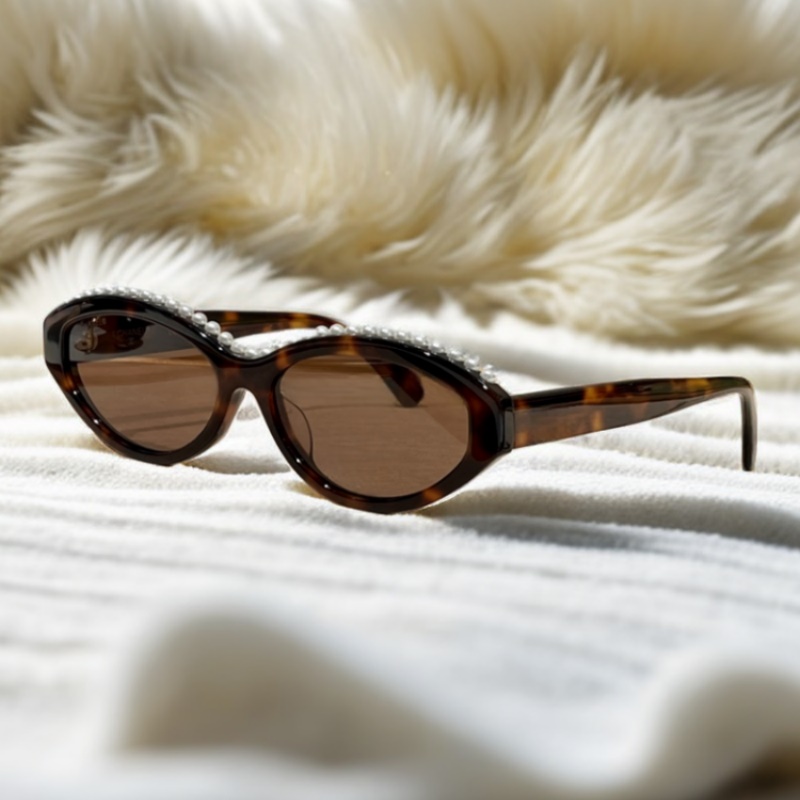 A018 Fashion top sunglasses new inlaid pearl cat eye high-end French glasses for women summer version high quality