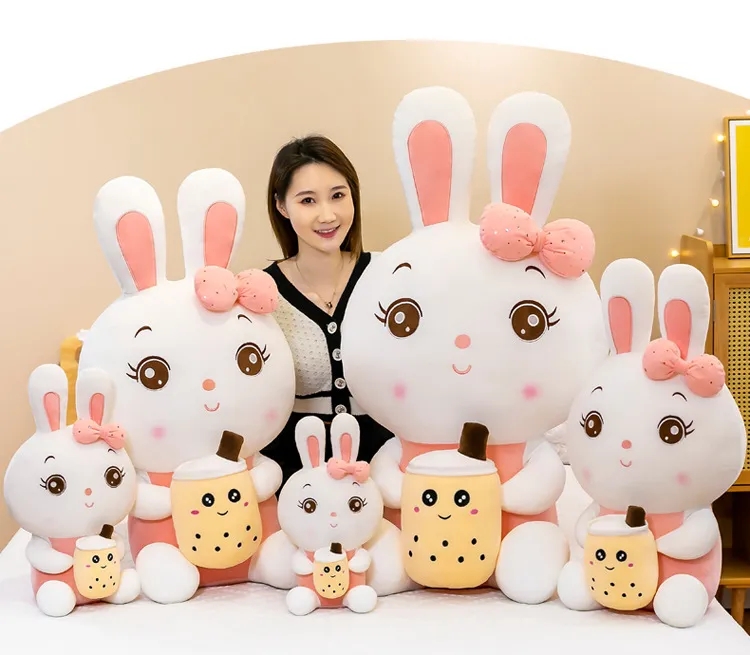 2024 40cm mignon poupées en peluche jouets lapin à pattes de pâques avec tasse de thé au lait en peluche animaux en peluche rose doux couché noble poupée oreiller coussin cadeau ouvert surprise