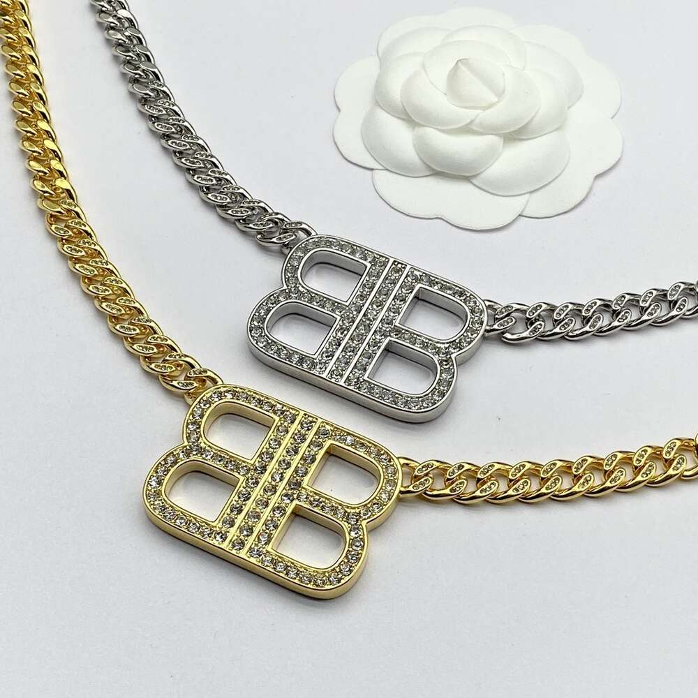 Designer 18K Gold Diamond Pendant Necklace Women Men Exclusive Love Cuban Chain Necklace Luxury Classic Premium Jewelry Accessories Populära modemärke gåva
