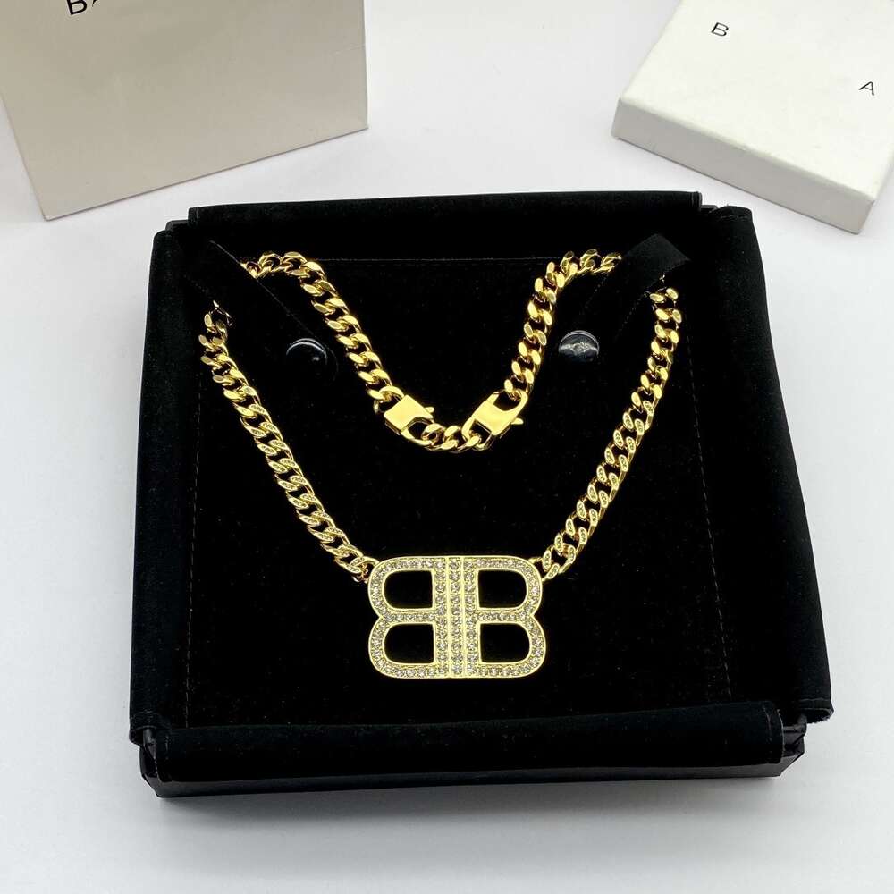 Designer 18K Gold Diamond Pendant Necklace Women Men Exclusive Love Cuban Chain Necklace Luxury Classic Premium Jewelry Accessories Populära modemärke gåva