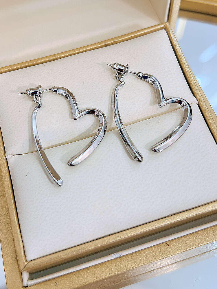 가벼운 틈새 디자인, 일본 한국을위한 세련된 귀걸이, 새로운 금속 라이트 버전, Sier 바늘이있는 Love Front and Back Cross Ear Clip