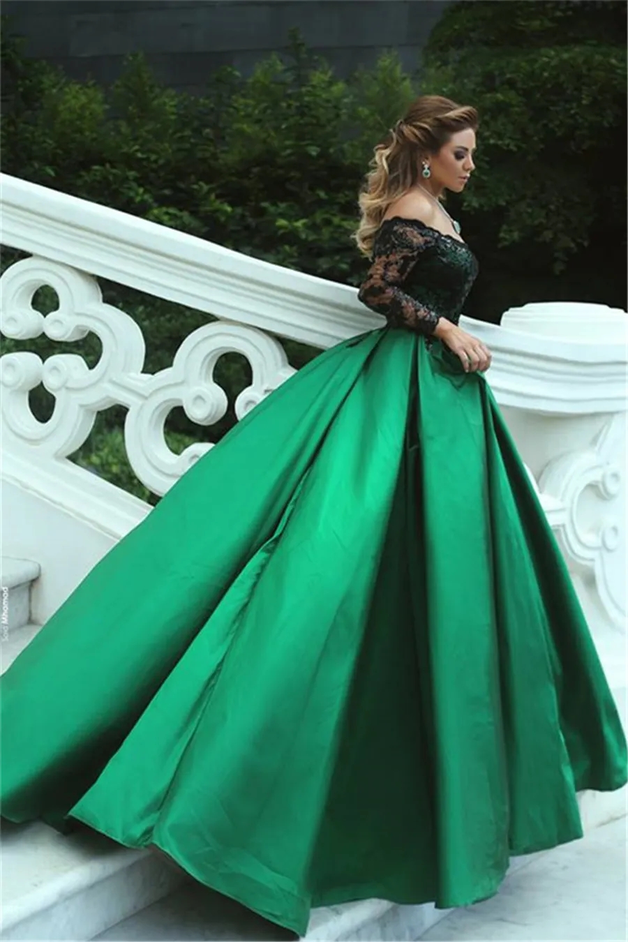 Black-Appliques Sleeves Long Off-the-Shoulder A-Line Elegant Prom Dress Black and Green Long Sleeves Evening Gowns vestido longo festa