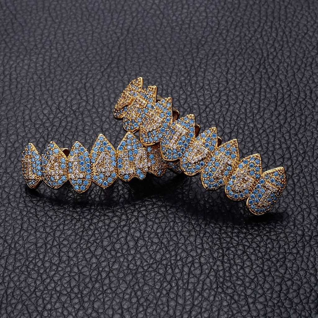 Verguld Kleurrijk Blauw 1414 CZ Vampire Teeth Grillz Iced Out Micro Pave Cubic Zirkoon 8 Tand Hip Hop Grill Top Bottom Tandenset met Silicon Molding Bar Man Jewel