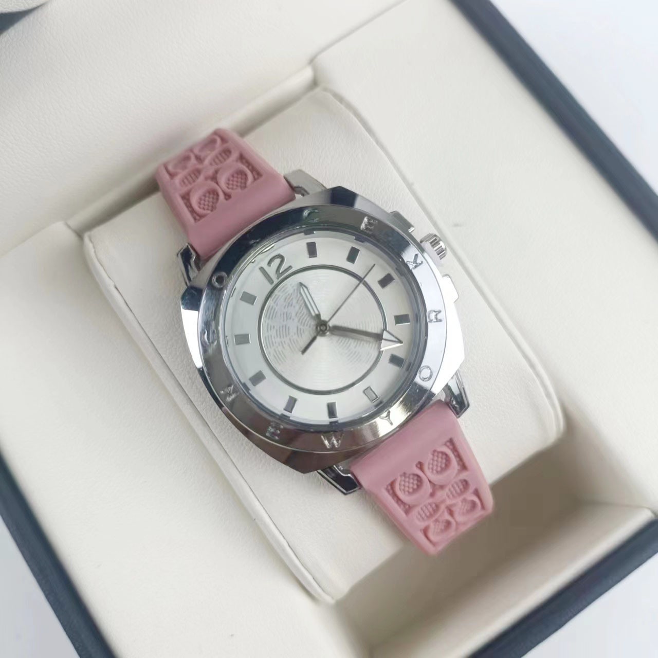 여자 럭셔리 다이아몬드 36mm 클래식 고품질 비 기계적 스포츠 시계를위한 인기있는 벨트 시계