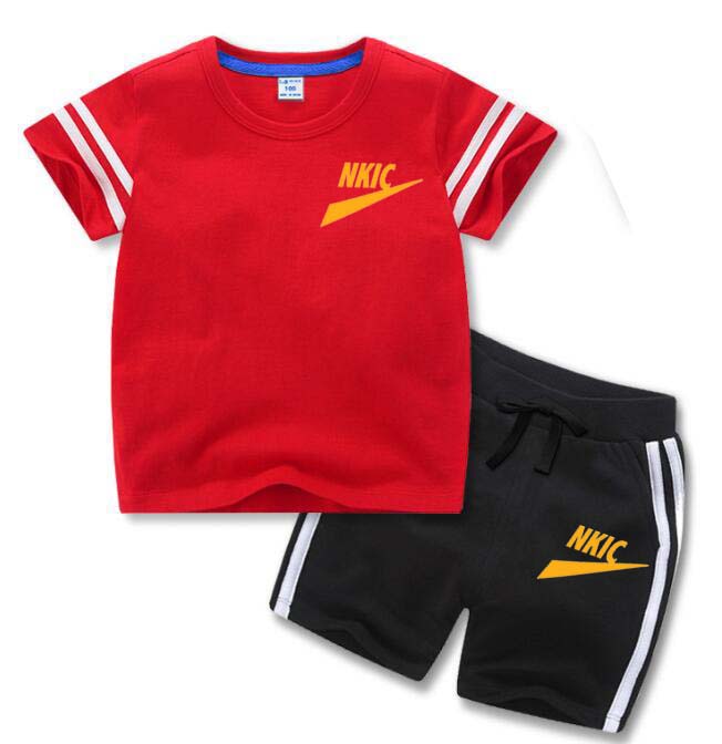 2024 Sommar Nya barns avslappnade klädkläder Barntrenden Kort ärmdräkt Pojkar och flickor Brand Tryckt T-shirt Shorts Suit