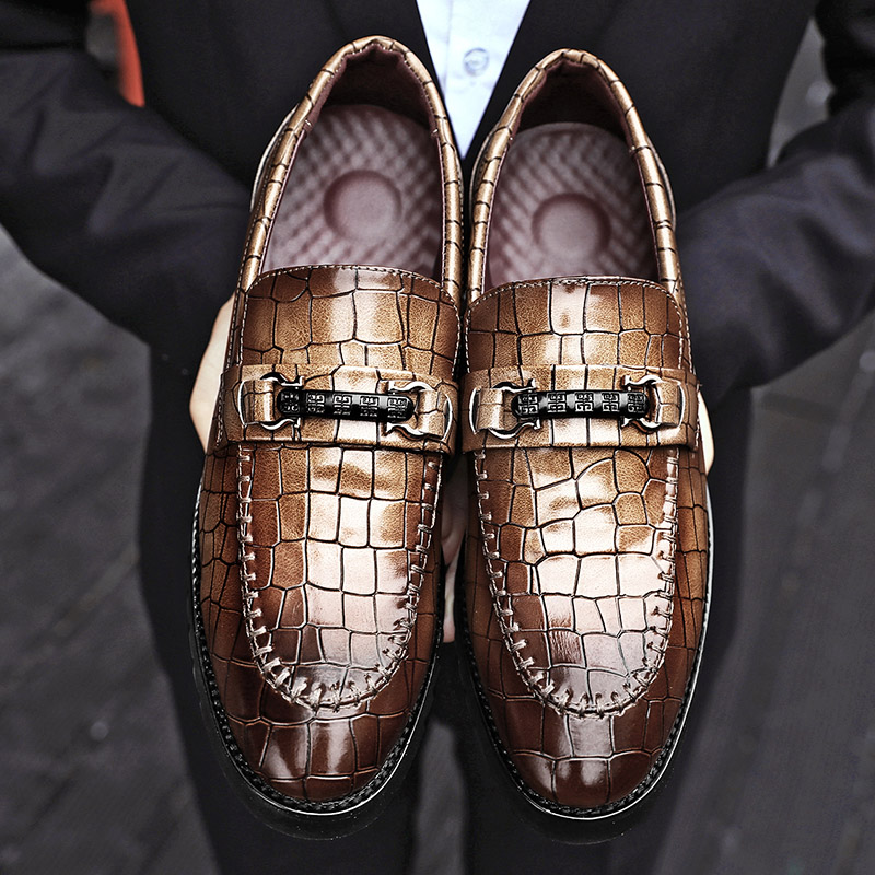 Mode oxford skor män silver pu skarv metall spänne dekoration snörning pekade skor bröllop bankett män skor stor storlek 38-45