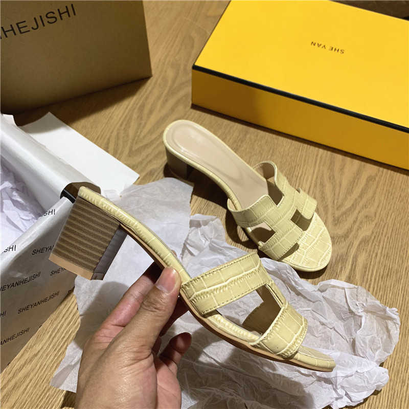Designer chinelos chinelos de salto alto grosso feminino outerwear 2024 nova tendência instagram verão sandálias de pele de carneiro moda praia sapatos whnb