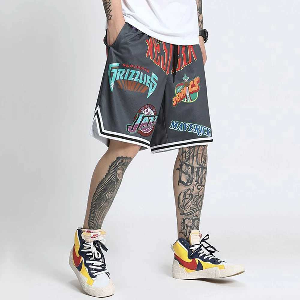 Mäns shorts American Retro Hiphop Shorts Mens Loose High Street Sports Boxing Sports Casual Fashion Straight Five-Point Pants Summer J240305