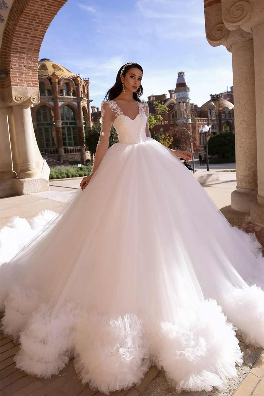 Gracieuse Une Ligne Robe De Mariée Chérie À Plusieurs Niveaux Tulle Ourlet En Dentelle Applique Robe De Mariée Balayage Train Robe De Novia Taille Personnalisée