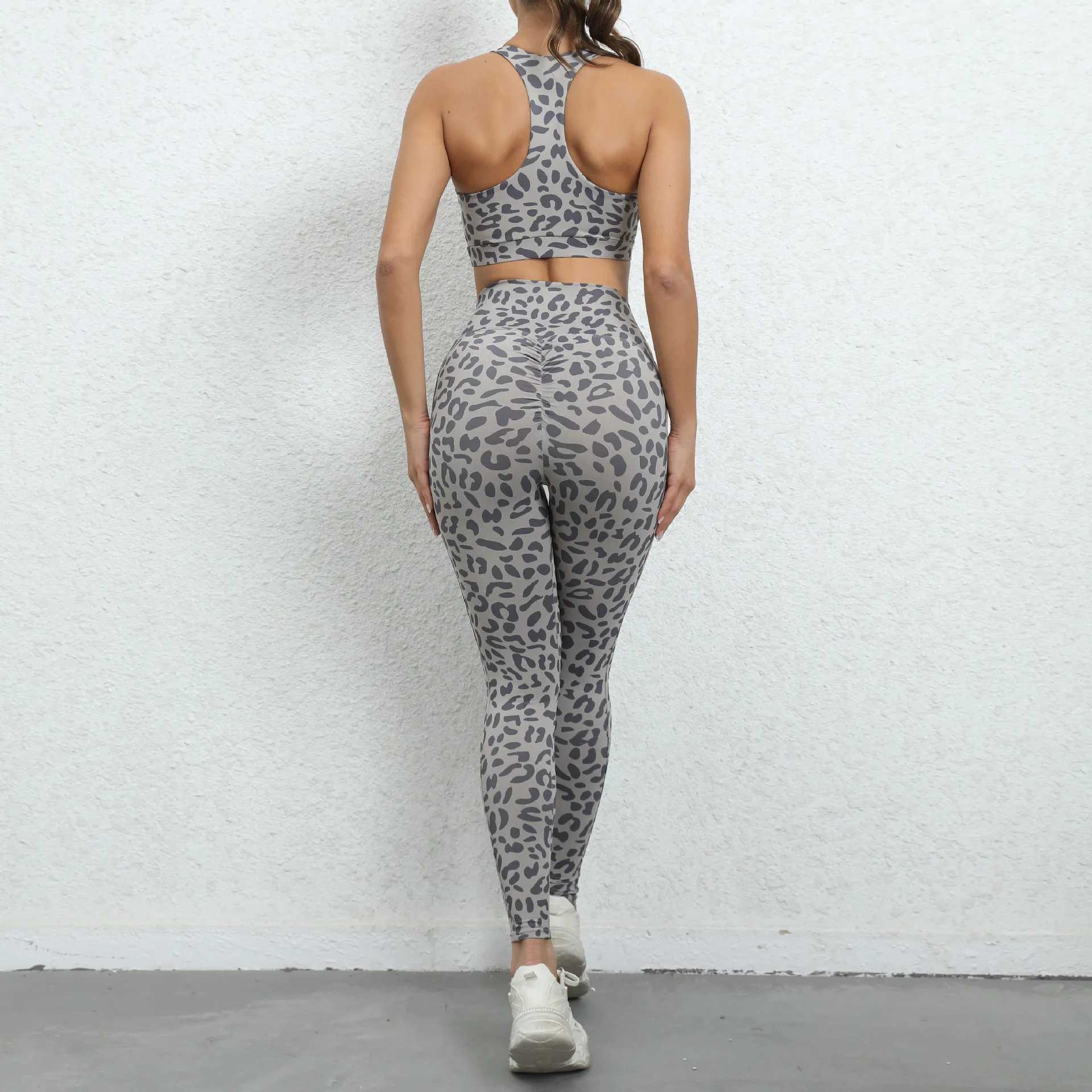 Kvinnors träningsduits Sportset Set Womens Leopard Print Fitness Clothing Womens Sportwear 2023 Gym Set Womens Fitness Clothing Lycra Gratis leverans J240305