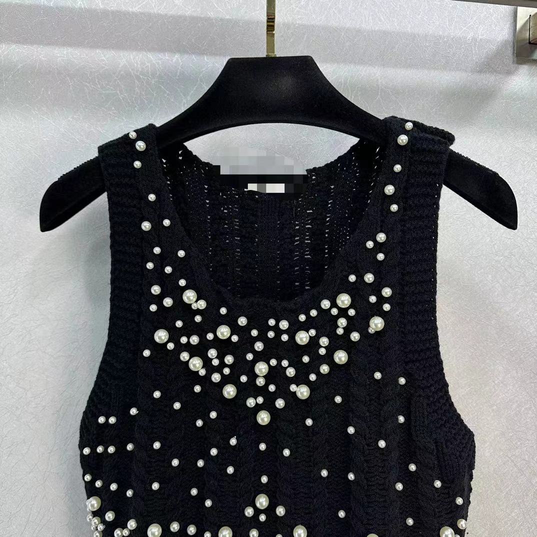 Gratis frakt 2024 Knitting Black/White O Neck Sleeveless Women T Shirts Designer Pearls Crystals Short Women Tops 3055