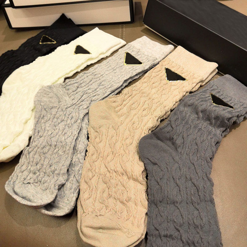 Designer Womens Socks Five Par of Stylish Sports Letter P tryckta strumpor broderad ren bomulls andningsbar och låda