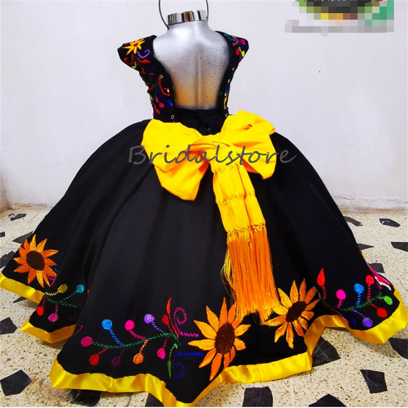 Black Mexican Flower Girls Dresses 2024 Kids Vestidos De Quinceanera Mexicanos Sunflower Embroidery Pageant Girls Dress Bow Halloween Caramuza Toddler Dress