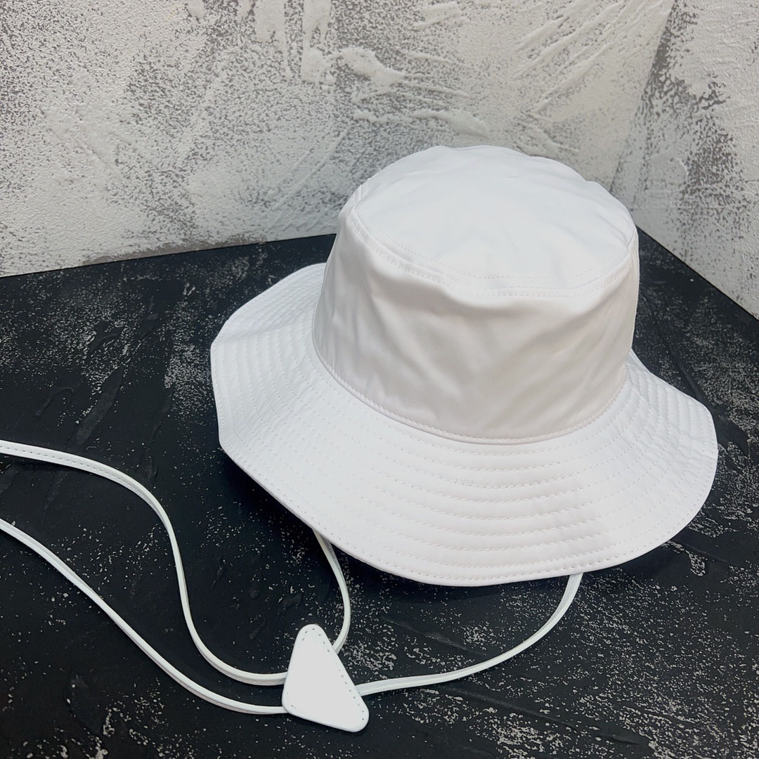 Designer bucket hat made of nylon material wide brim inverted triangle metal drawstring strap fisherman's hats foldable and packable waterproof beach hat