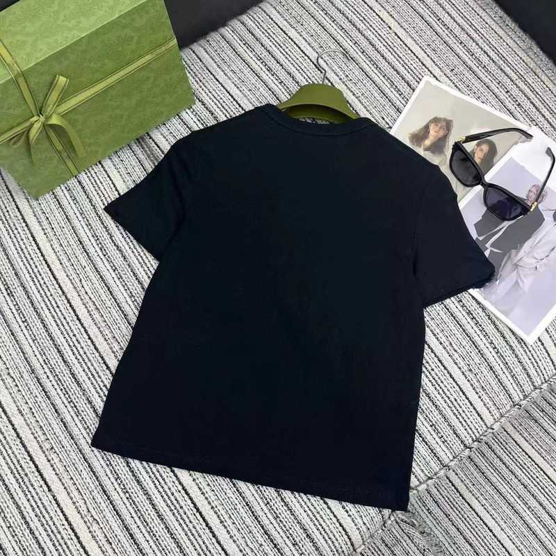 Camiseta para mujer Diseñador Diseñador 24 Principios de primavera Nueva moda Versátil Cuello redondo Diseño de diamante de uñas cortas Color sólido Camiseta de manga delgada Q82R A0LI