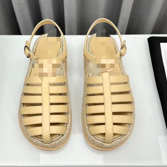패션 디자이너 샌들 로마 여성 신발 2024 로우 힐 두꺼운 발 뒤꿈치 모두 일치하는 한국 신발 단색 매체 힐 트렌드 멋진 신발