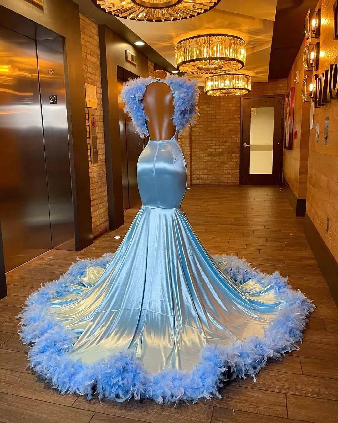 Gitter Blue Mested Mermaid Prom Dress مع ريش العظماء العاكس للحزب