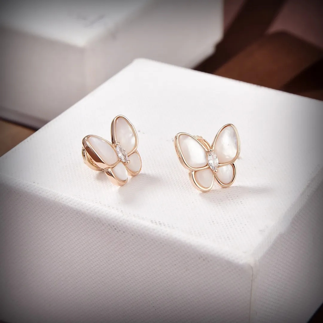 Luxury Designer Retro Butterfly Studs Charm Brand Silver 18k Gold-Plated Mother of Pearl Earrings Women's Jewelry box