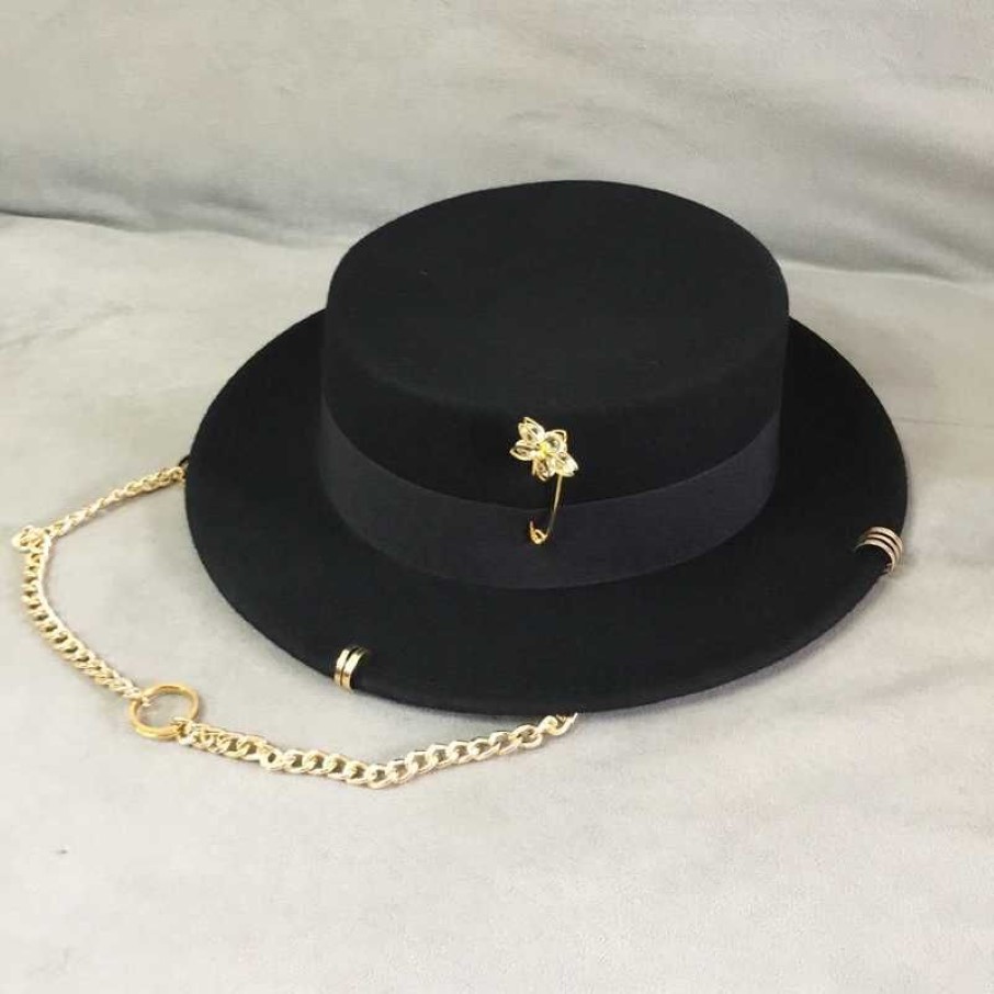 Fedora noir pour femmes feutre or chaîne fleur broche plaisancier chapeau plat porc tarte style large bord chapeau réglable classique chapeau de fête 210284U