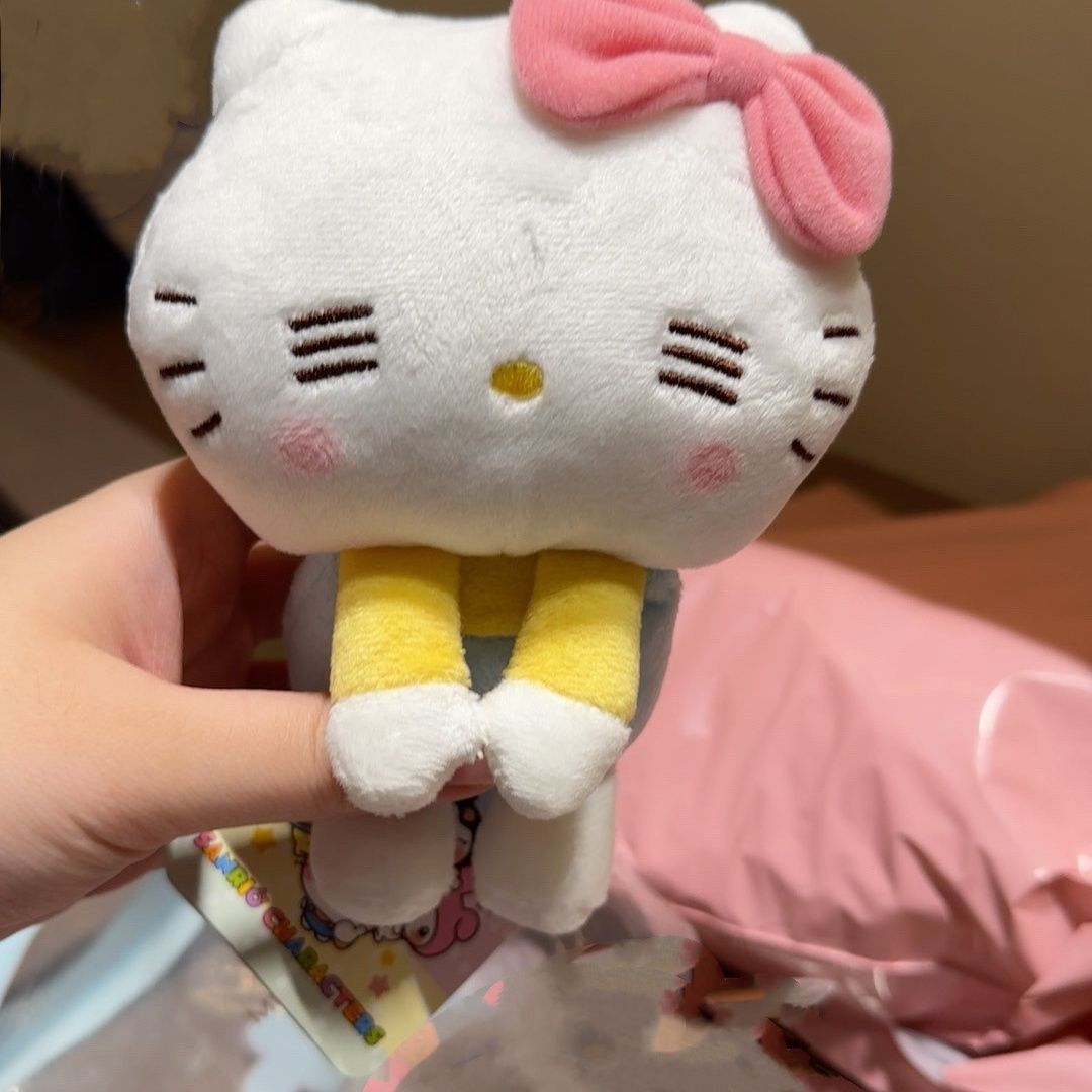 Vendita calda 12 cm Kawaii Hello Cat Portachiavi in peluche Simpatico cartone animato Anime Borsa Zaino Decorazione chiave auto Peluche bambini Regali