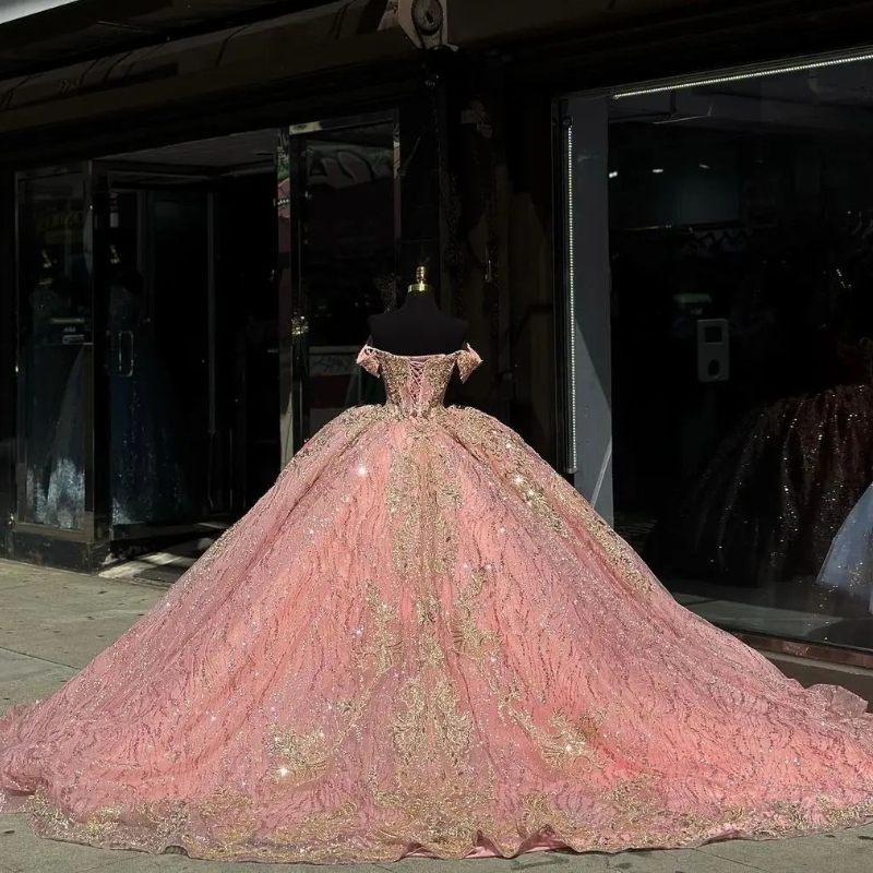 Pink Glitter Ball Gown Quinceanera klänningar från axelguld Applique Lace Beading Tull Corset Vestidos DE 15 ANOS