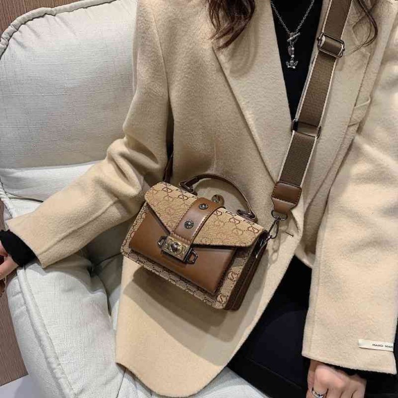 Season clearance High quality and winter small square women's new fashion messenger commuter single shoulder bag Handbags268w