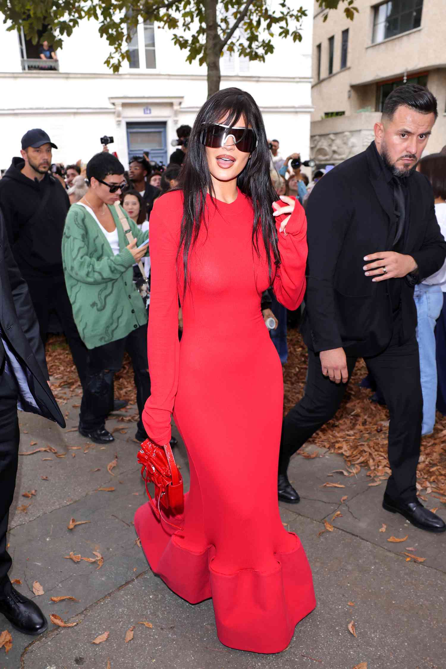 Kylie Jennor 2024 Faris Fashion Week Look Black Velvet Evening Dress Red Long Rleeve Mermaid Abic Aso Ebi Ebi Paris Fashion Week Fashion
