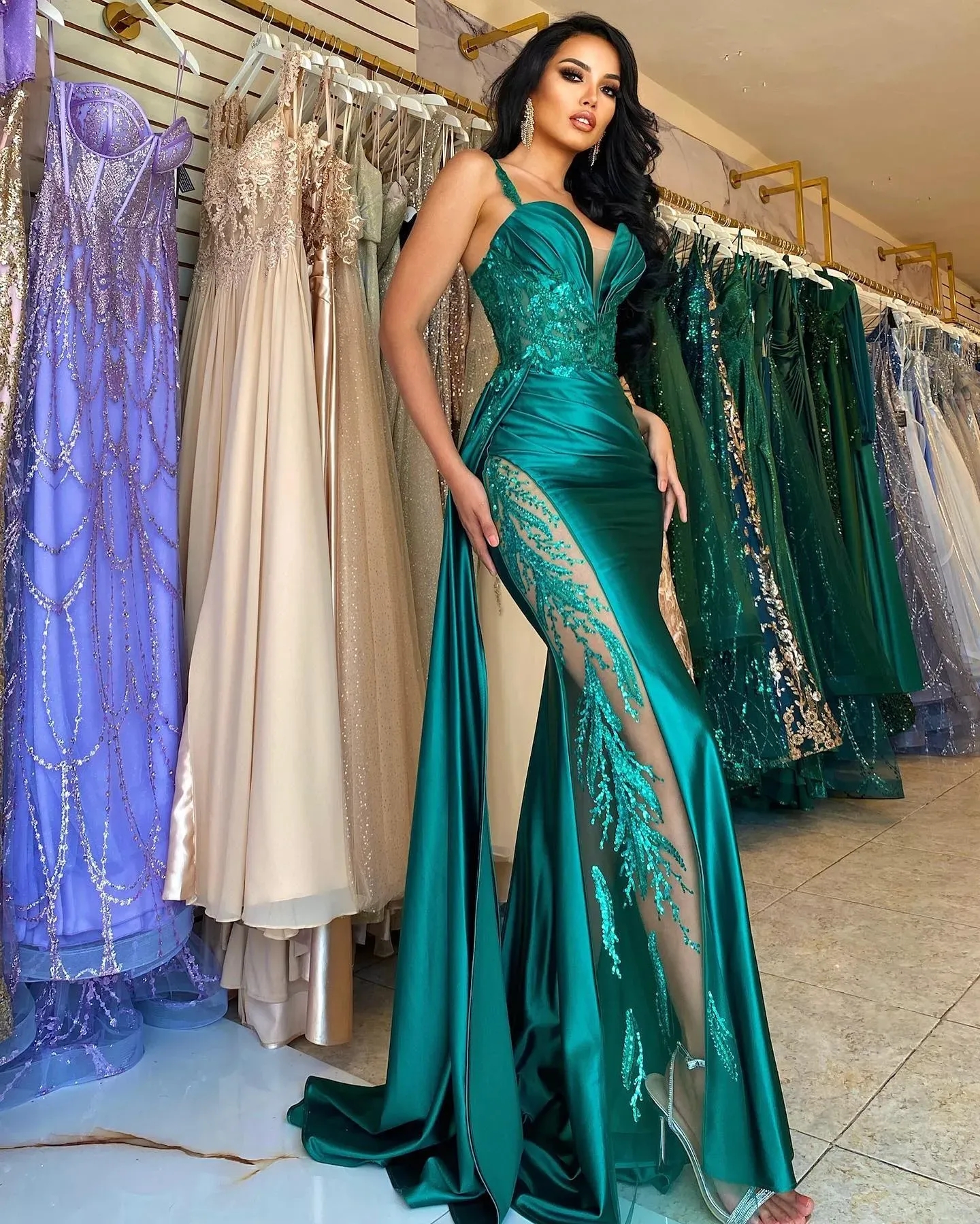 Sexy Emerald Green Prom Dresses Illusion Side Sequins Evening Gowns Pleats Formal Red Carpet Long Special Occasion dress