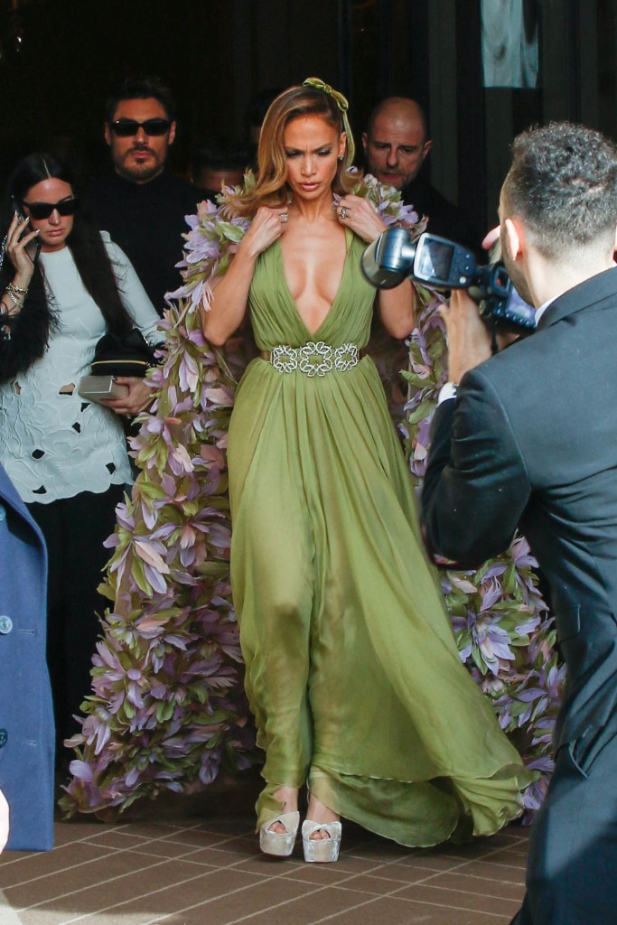 2024 Elie saab Jennifor Flower Cape Chiffon Groen abic Aso Ebi Paris Fashion week Avondjurk Runway Fashion