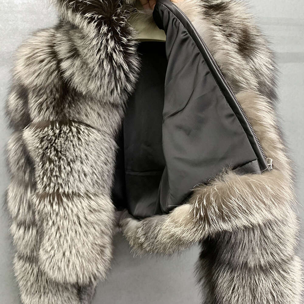 Haining True Wear Strip Stripe Women's Winter Winter New Fur Skin Skin and Hair Coated Black Fox Coat 422688