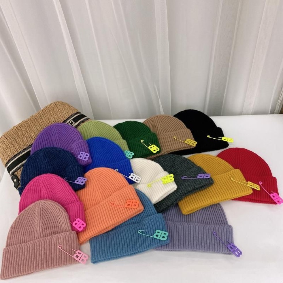 Bonnet Crâne Casquettes Femmes Mode À La Mode Hiver Bonnet Tricoté Couleur Bonbon Trombone Avec Logo Rue En Plein Air Chaud Benies310e