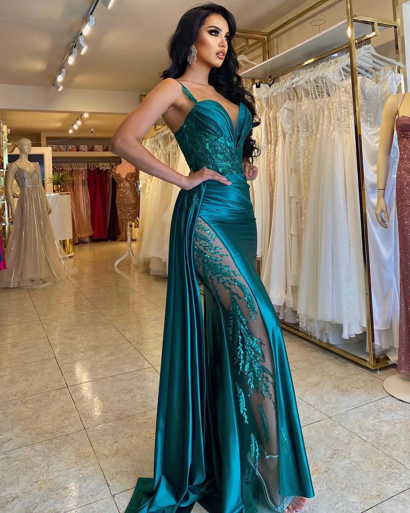 Sexy Emerald Green Prom Dresses Illusion Side Sequins Evening Gowns Pleats Formal Red Carpet Long Special Occasion dress