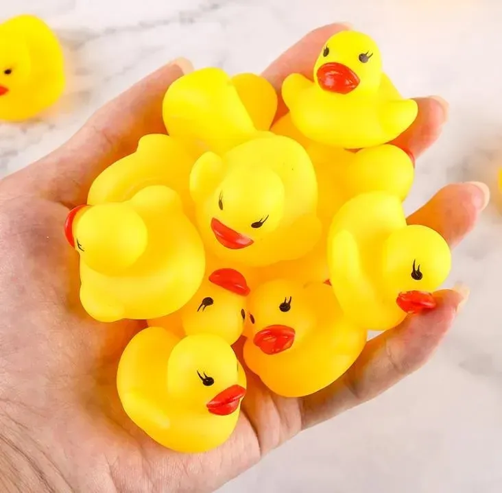 Party Favor Fashion Bath Water Duck Toy Baby Small DuckToy Mini Yellow Rubber Ducks Children Swimming Beach Gifts