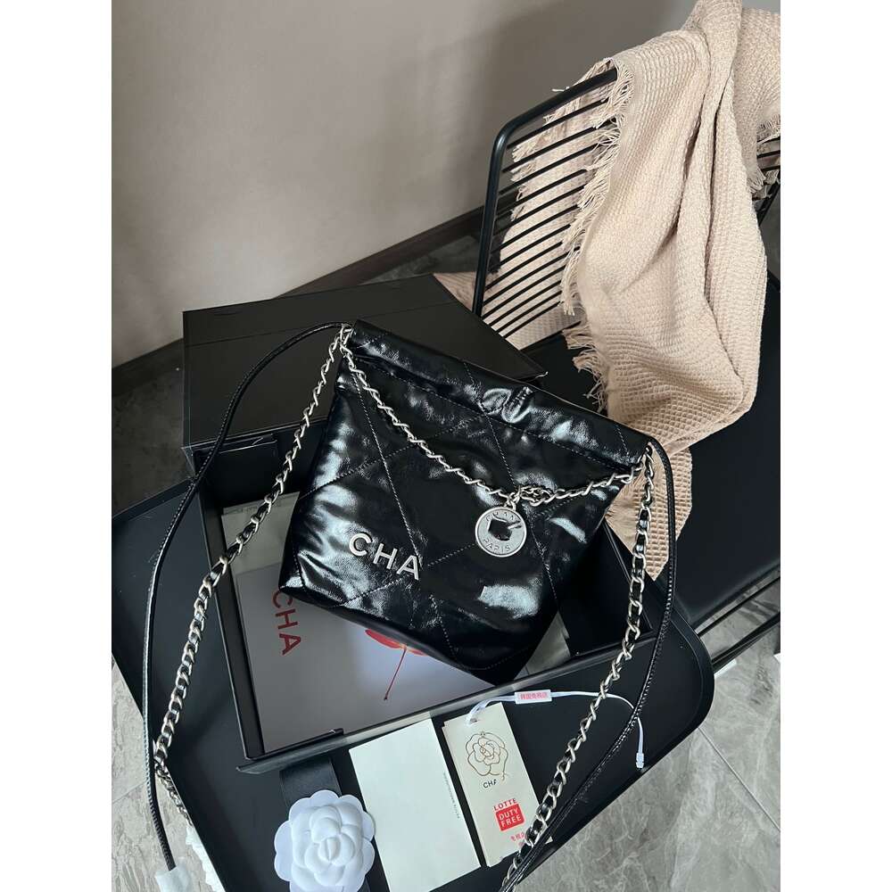 Nowa torebka z plecakiem projektanta Modna Lingge Mała pachnąca torba łańcucha wiatru Wszechstronna wysokiej jakości transmisja na żywo damska