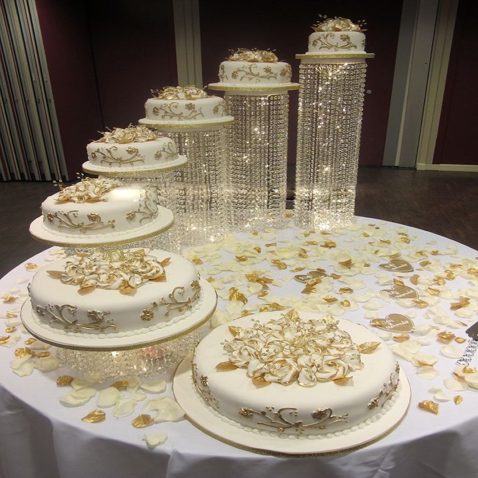 結婚式のクリスタル透明なアクリルケーキスタンドウェディングセンターピースケーキブラケットケーキアクセサリークリスタルパーティークリスタル2418