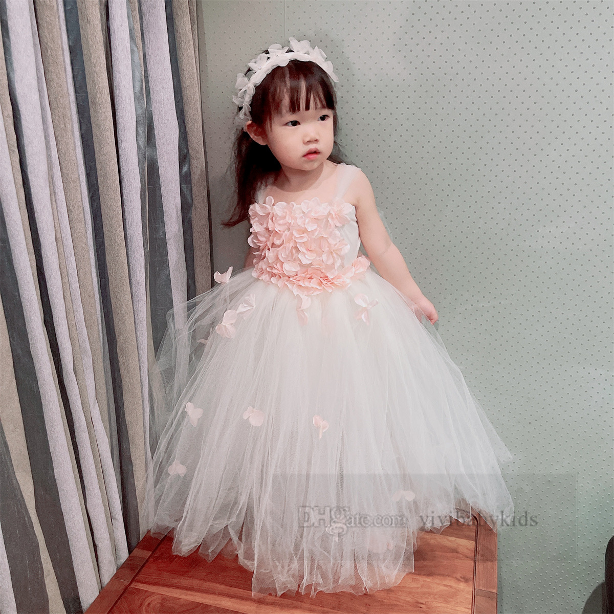 Vestido de tirantes de flores estéreo para niños, vestido de baile para niñas, apliques de pétalos, vestidos de tul de encaje, trajes de actuación de princesa para niños Z7023