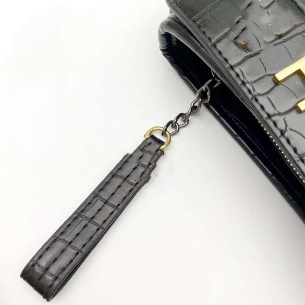 Factory Shop Direct Store Dieses Jahr beliebte Kette Kleine Tasche Damen Neue trendige High-End-Textur Nischen-Crossbody Diamond Grid Wandering